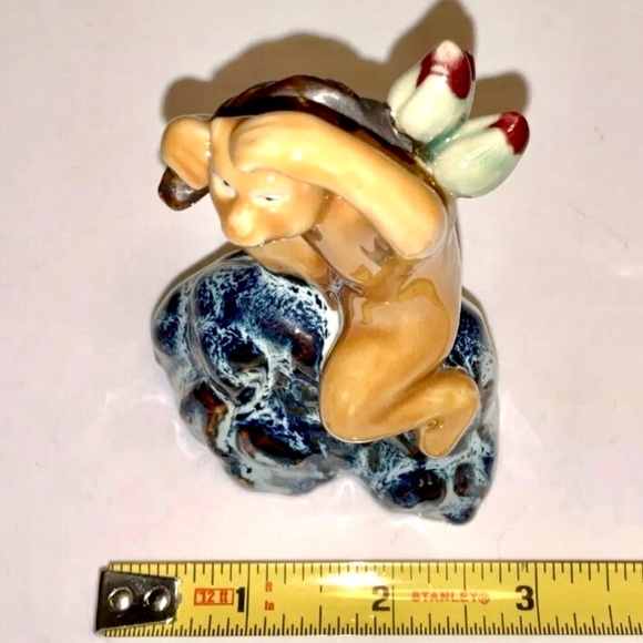 Vintage Adorable Asian Porcelain Monkey With Coconut Figurine - Picture 7 of 9
